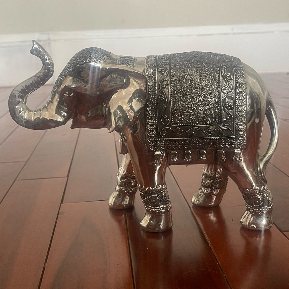 Elephant statue in silver